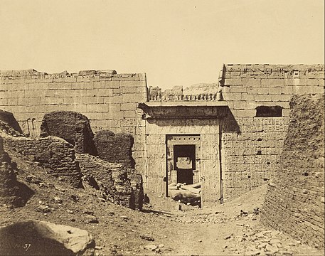 Médinet-Habou, Palais de Ramsès Méïamoun, Entrée de La Seconde Cour (1854)