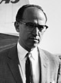 Jonas Salk, biologiste américain ;  créateur du vaccin contre la poliomyélite;  fondateur de l'Institut Salk;  Médecine '39