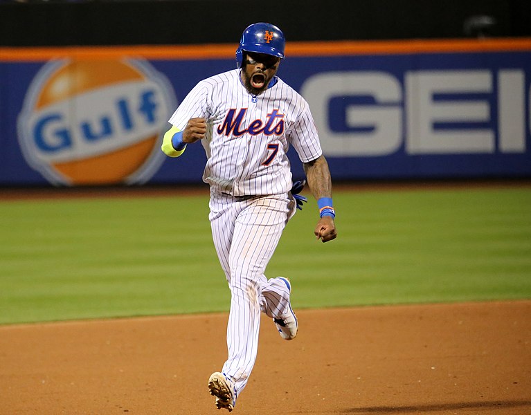 File:Jose Reyes rounds the bases (29848085726).jpg