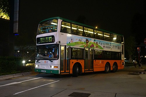 新世界第一巴士的丹尼士三叉戟10.3米（都普DM5000车身），行走于82线
