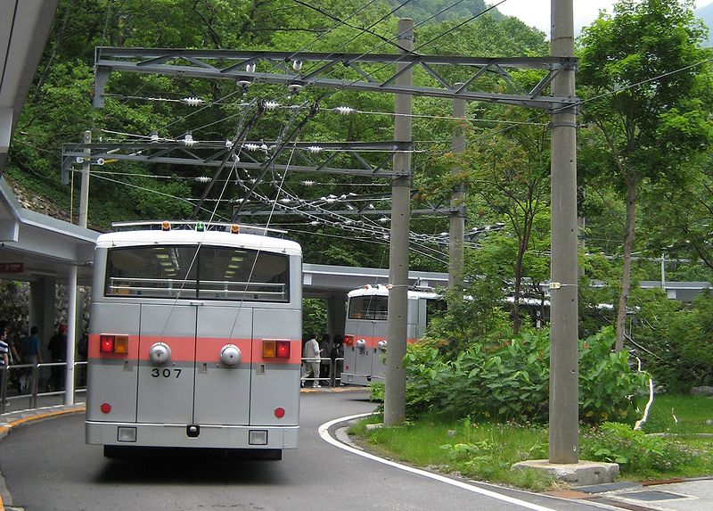 File:Kanden Tunnel Torolley Bus, Nagano Japan.jpg