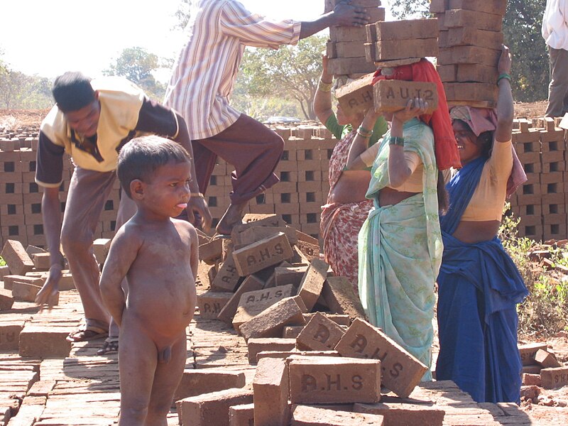 File:Katkari at brick kiln.jpg