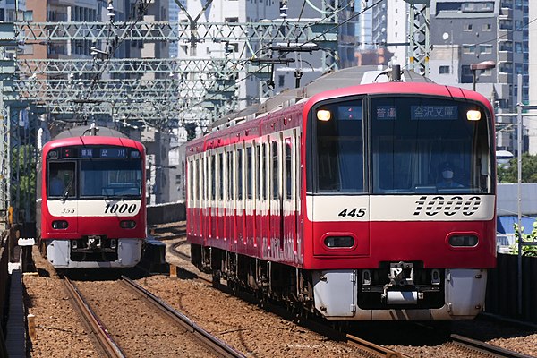 An N1000 series EMU on the Keikyu Main Line in July 2021