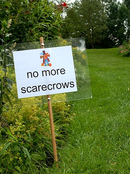 File:Kettlewell Scarecrow Festival 2012 06.jpg