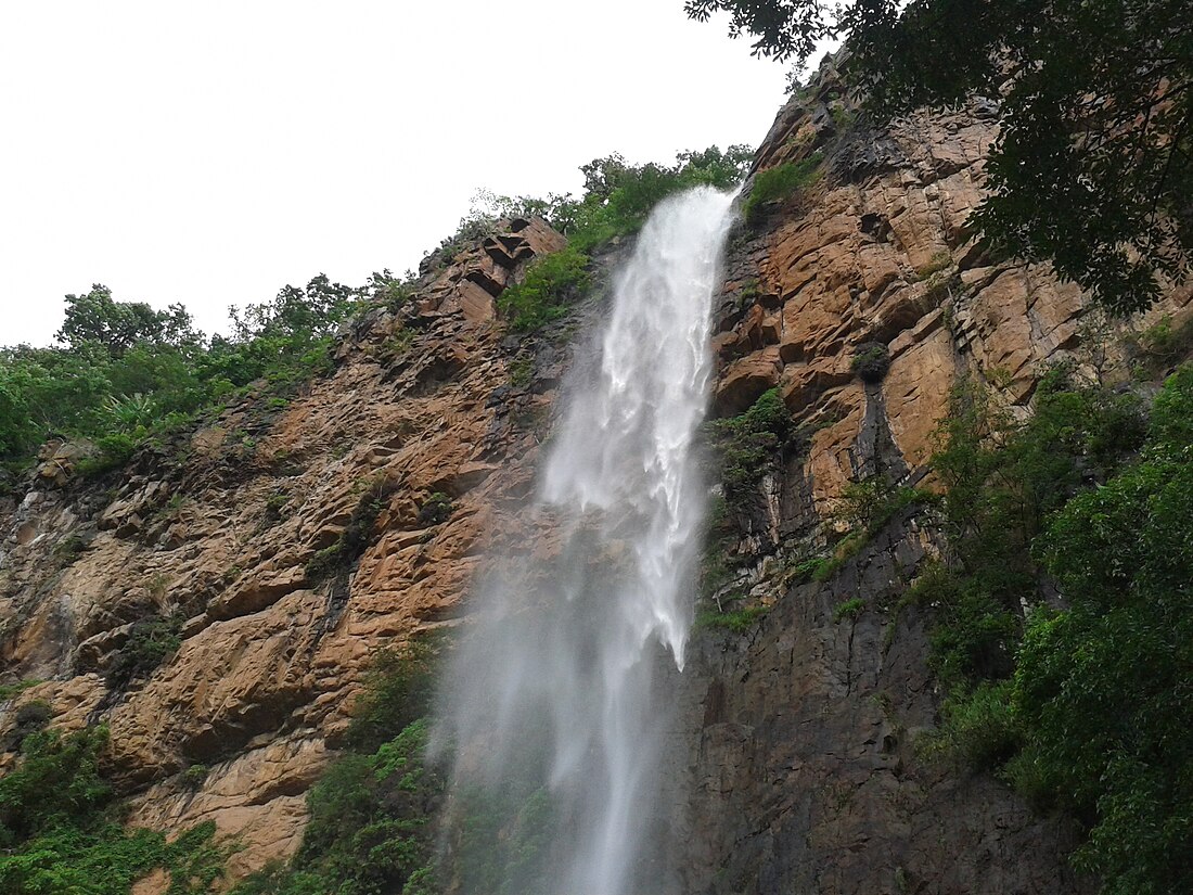 File:Khandadhar Waterfall Kendujhar 01.jpg