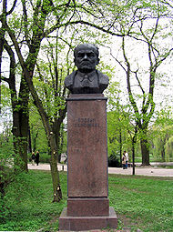 Kielce zeromski statue.jpg