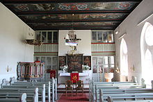 Innenraum der Kirche von Langeneß mit Altar