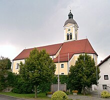 Die Pfarrkirche Mariä Himmelfahrt in Wiesenfelden