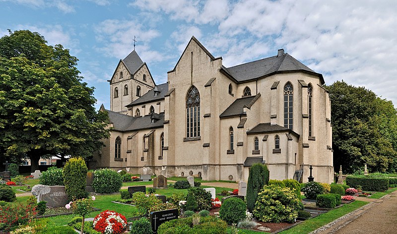 File:Krefeld, St. Matthias, 2011-08 CN-04.jpg