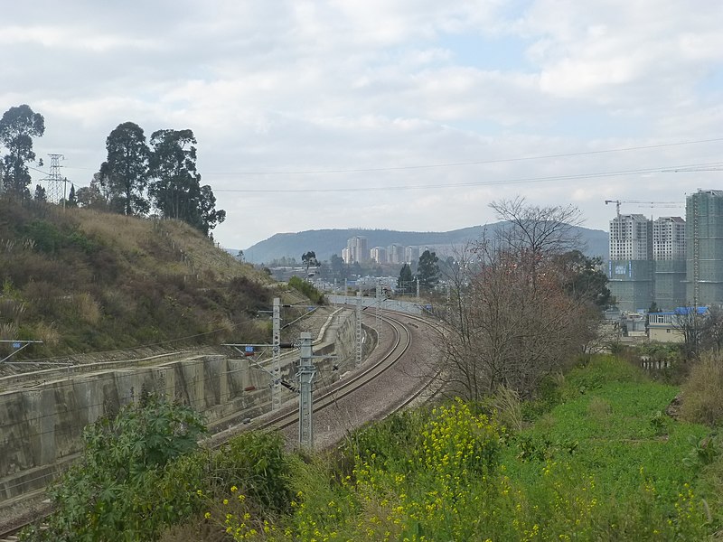 File:Kunming - Haikou Town - Kunyu Railway - P1350370.JPG