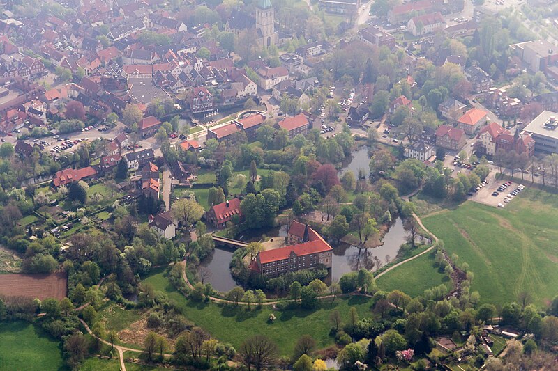 File:Lüdinghausen, Burg Lüdinghausen -- 2014 -- 7257.jpg