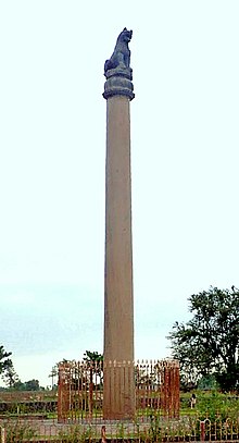 Lauria Nandangarh pillar of Ashoka side view.jpg