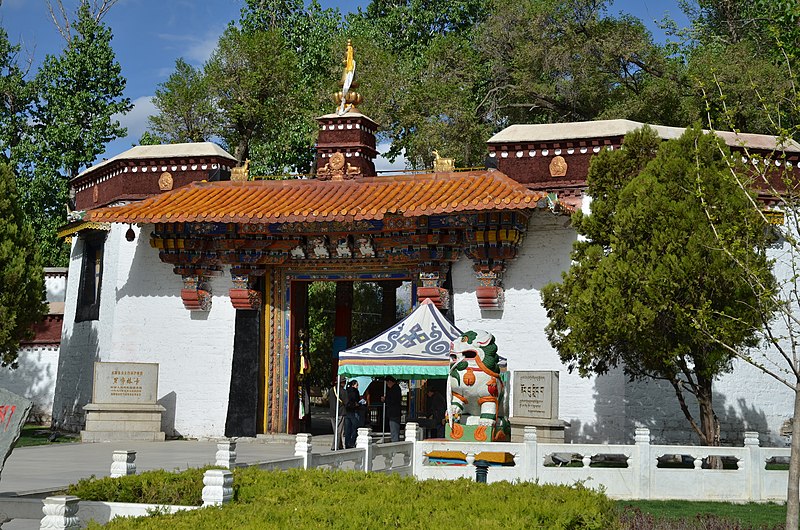 File:Lhasa - Norbulingka - panoramio (2).jpg