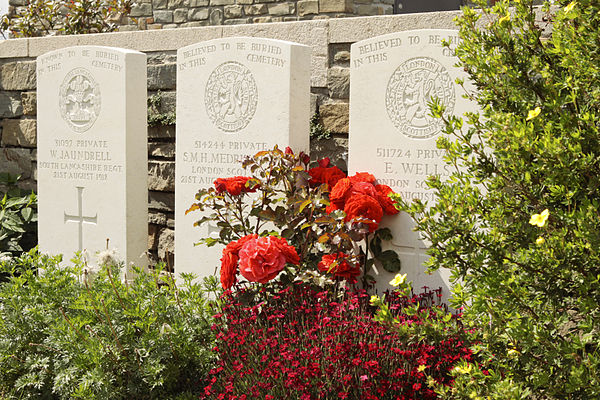 Grave of 31097 Private W. Jaundrell buried at Locre No.10 Cemetery, Loker