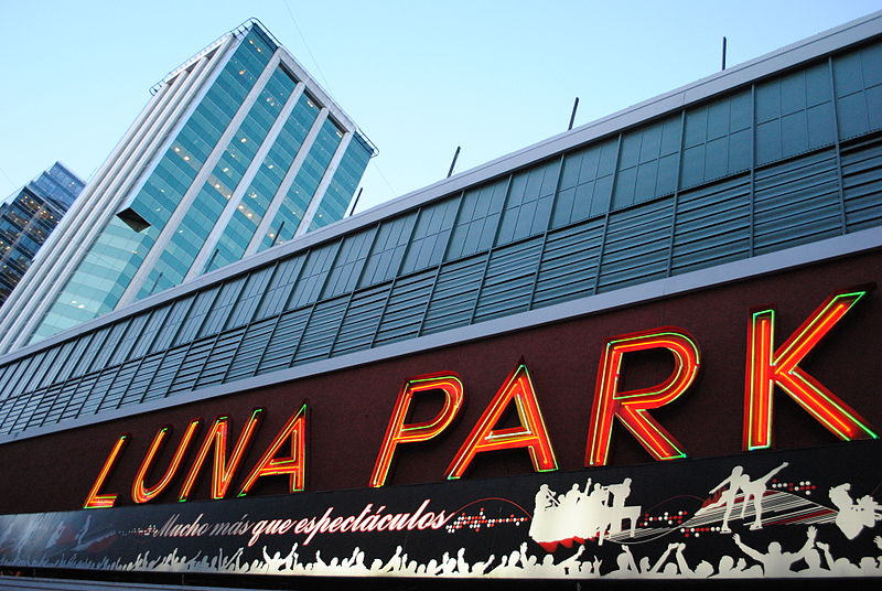 File:Luna Park icono porteño.JPG