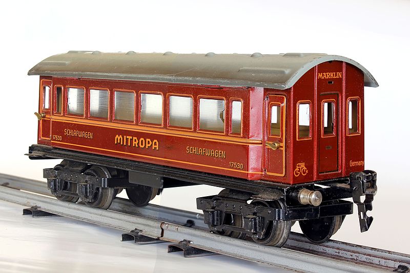 File:Märklin-Schlafwagen, Spur 0, etwa 1952.JPG