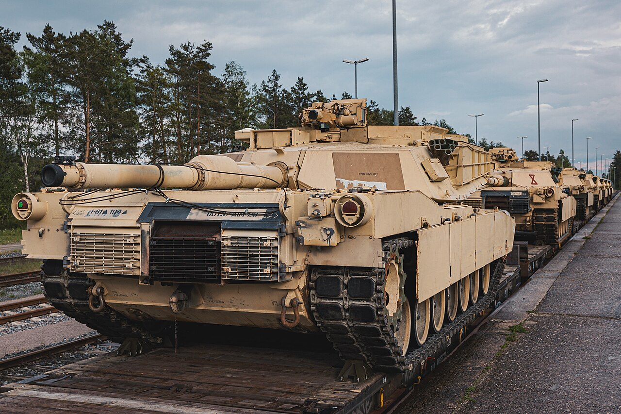 Rat u Ukraini - ozbiljna(moja) tema - Page 20 1280px-M1A1_Abrams_arrives_in_Germany_for_Ukraine-1