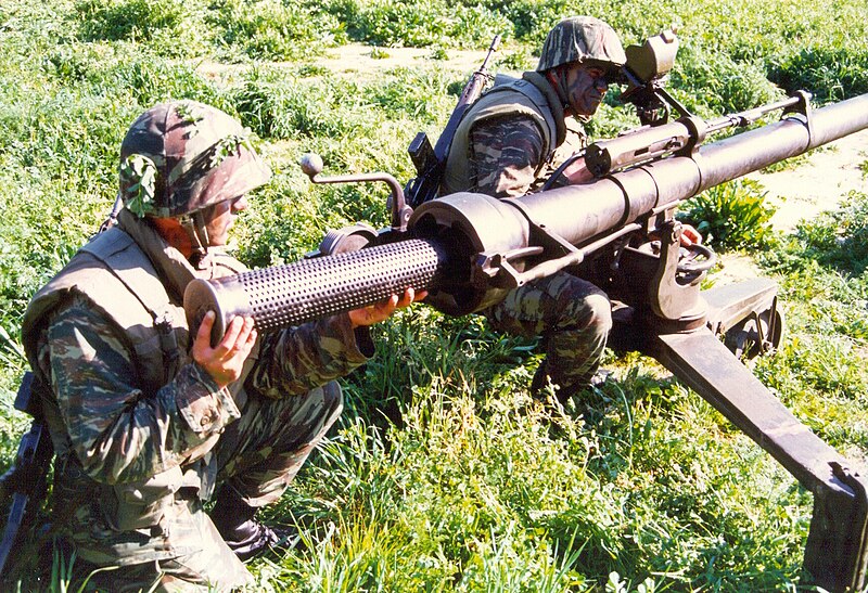 File:M40 recoilless rifle, Greek infantry, 1997.jpg
