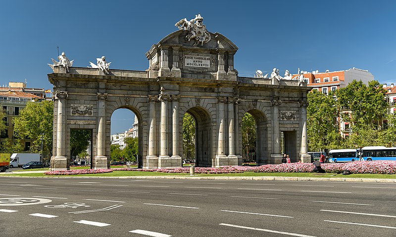 File:Madrid- Puerta de Alcalá.jpg