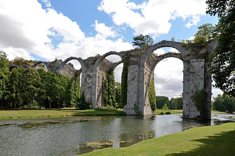 File:Maintenon - Aqueduc 02.jpg