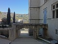 Pont d’accès à la façade nord du château de Château-Arnoux (qui abrite la mairie).