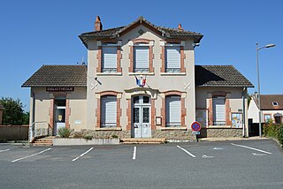 <span class="mw-page-title-main">Molles</span> Commune in Auvergne-Rhône-Alpes, France