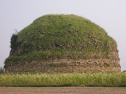 Mankiala stupa is located in the nearby village of Tope Mankiala