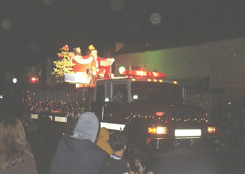 File:Marysville Christmas Parade.JPG