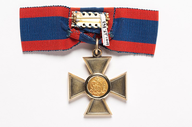 File:Medal, order (AM 2001.25.863-4).jpg