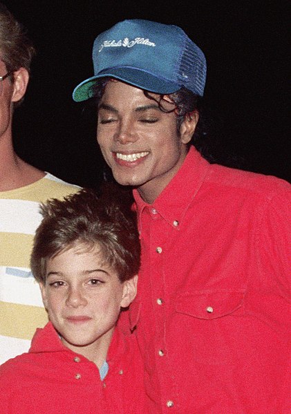 File:Michael Jackson with victim James Safechuck (46172082464).jpg