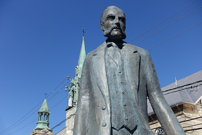 File:Monument à la mémoire Félix-Gabriel Marchand.jpg