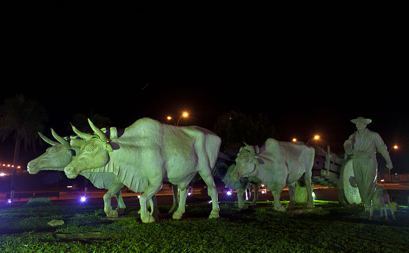 File:Monumento al Esfuerzo Carretero y su Histórico Carreton.jpg