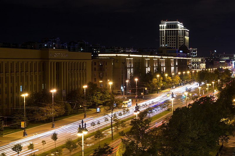 File:Moskovsky Prospekt at night.jpg