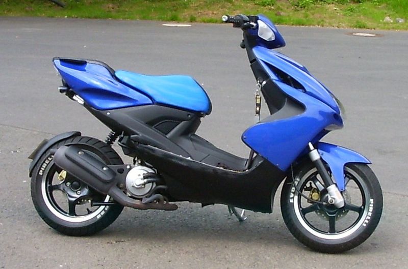 File:Yamaha Aerox Green-Black.jpg - Wikimedia Commons