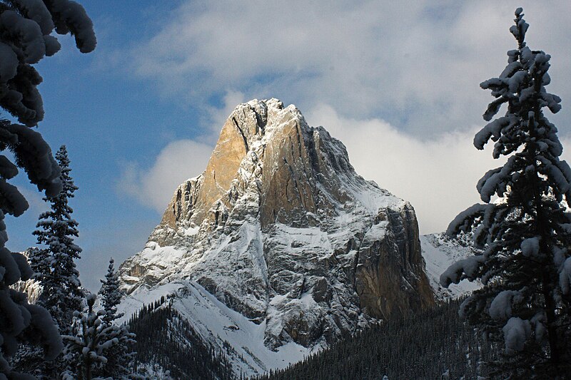 File:Mt. Louis with snow.jpg