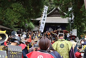 妙円寺詣りで賑わう徳重神社