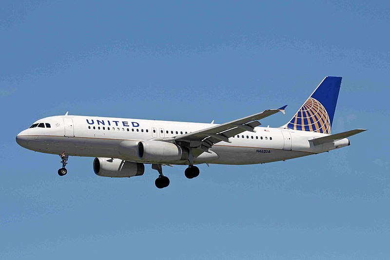 File:N462UA A320-232 United YVR 24JUL11 (5971861709).jpg