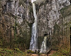 Chute du ruisseau de Château-Renaud en crue dans le creux Billard.