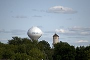 Các tháp nước cũ và mới tại Nicollet, Minnesota, Hoa Kỳ