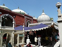 Nizamuddin Dargah and Jamaat Khana Masjid, Delhi.jpg