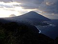 Passo di Noboryō: veduta del Monte Hachijō-Fuji e dell'isola di Hachijō-Koshima