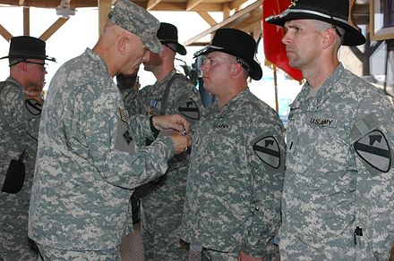LTG Ray Odierno presents Distinguished Flying Crosses to Army aviators in Iraq