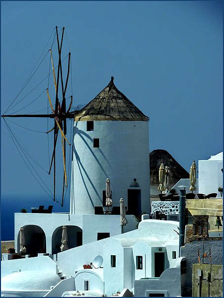 File:Oia - il mulino a vento - panoramio.jpg