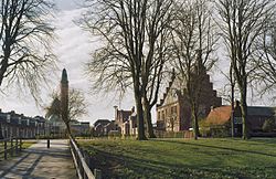 Waalwijk, Blick auf Sint Janskerk und Rathaus