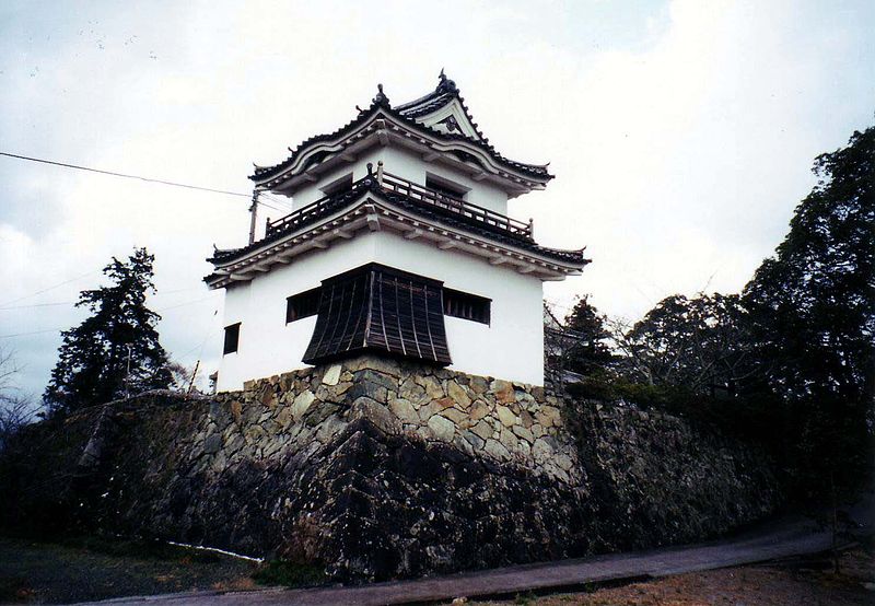 File:Ozu Castle Koran-yagura.JPG