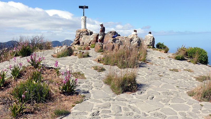 File:P1000268a The summit of Lion's Head.jpg