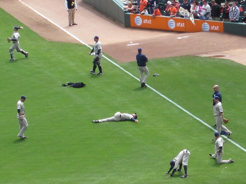 File:Padres get loose before game at Giants 2010-08-15 2.JPG