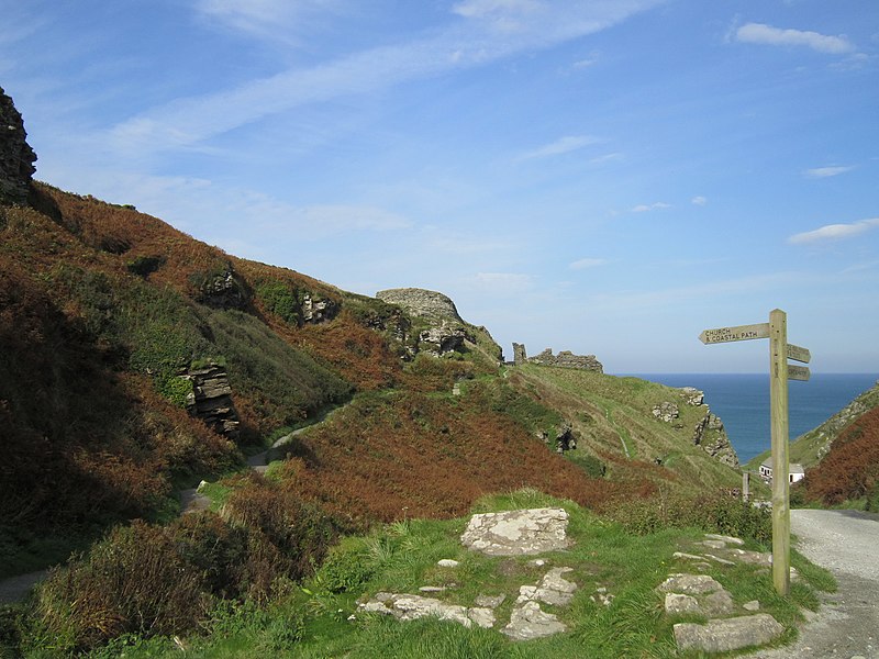 File:Path to Tintagel Castle, Cornwall - panoramio (4).jpg