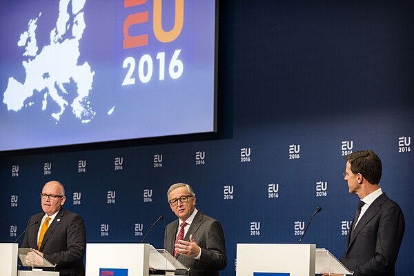 Timmermans with President of the European Commission Jean-Claude Juncker and Dutch Prime Minister Mark Rutte, 7 January 2016