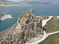 Pevnost Pertek na ostrově v Kebanské přehradě